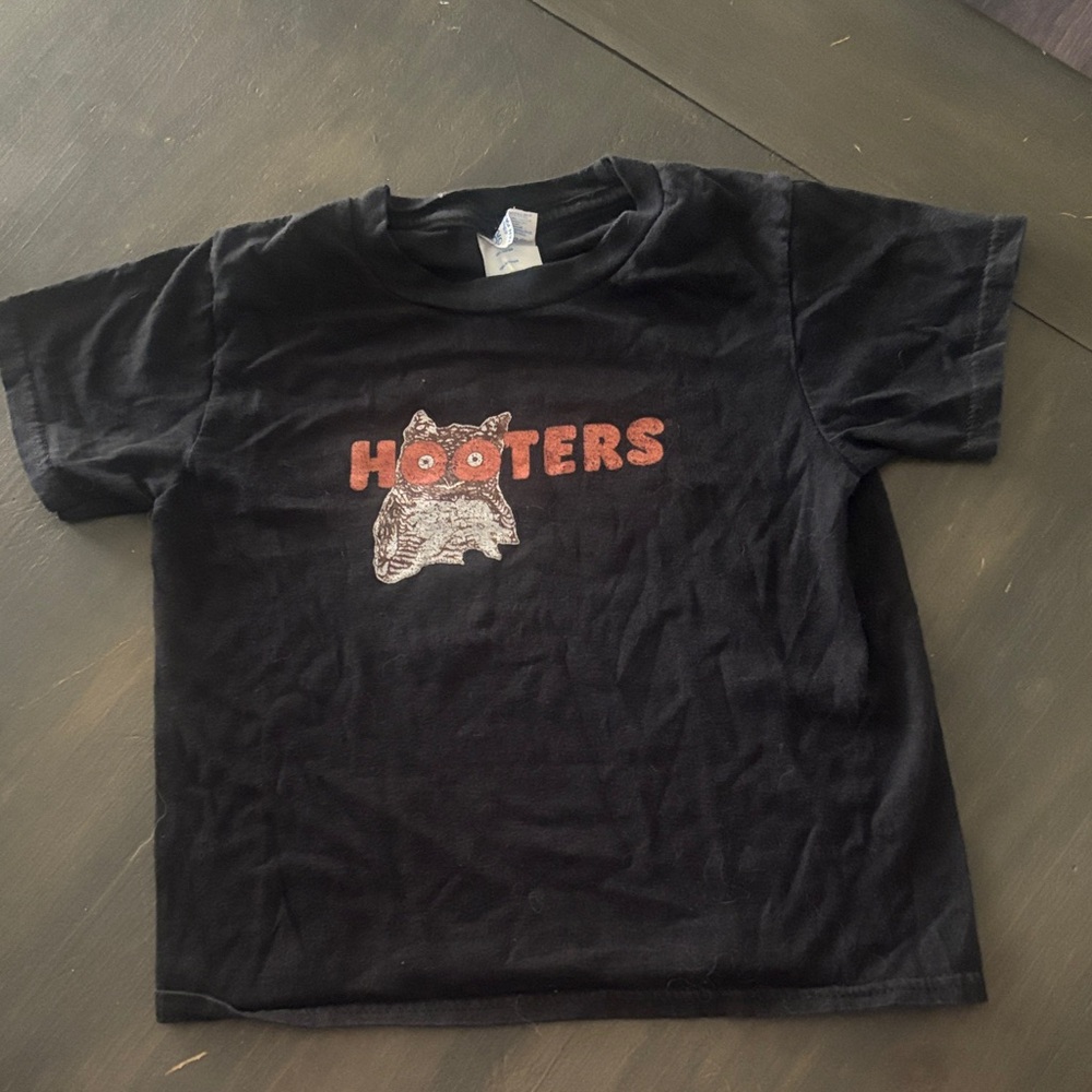 Hooters Black Kids Tee with Owl Design